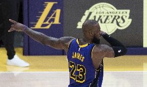 湖记：营造离队恐慌来威胁球队是詹姆斯的老把戏 但现在不管用了