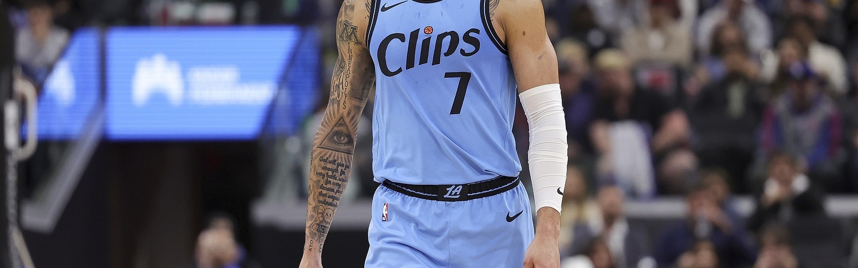 科菲屡遭快船球迷质疑却总能在重要时刻证明价值